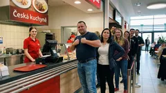 Historka: U kasy jsem řekla jednu větu a pán z ní udělal představení