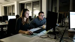 Historka: Ve 21:45 mi volal „čipový génius“. Pak jsem se zvedla ze židle