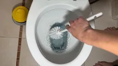 Co dělat, když se ucpe záchod? Takhle ho vyčistíte sami a vyhnete se volání instalatéra.