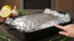 Jak správně používat alobal v troubě, aby maso nebylo dušené ale pečené